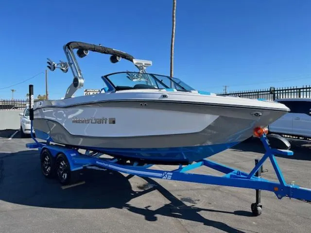 Slide: The Image of MasterCraft XT22 T 2024 - 12