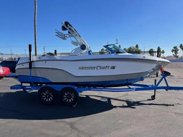 Slide: The Image of MasterCraft XT22 T 2024 - 13