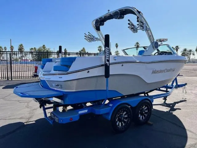 Slide: The Image of MasterCraft XT22 T 2024 - 14