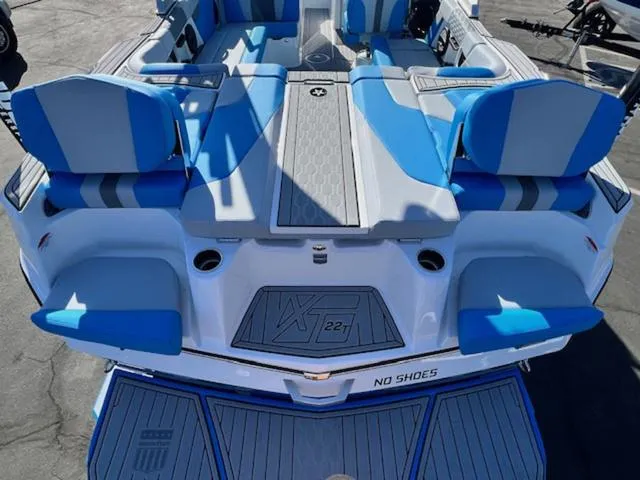 Slide: The Image of MasterCraft XT22 T 2024 - 18