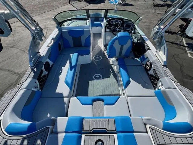 Slide: The Image of MasterCraft XT22 T 2024 - 19