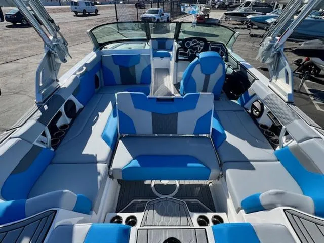 Slide: The Image of MasterCraft XT22 T 2024 - 20