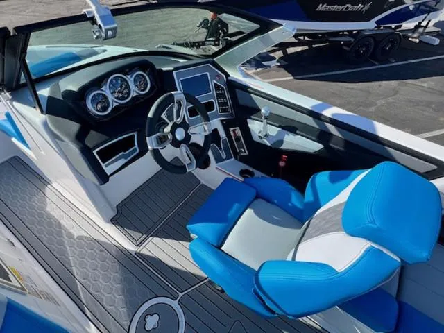 Slide: The Image of MasterCraft XT22 T 2024 - 21