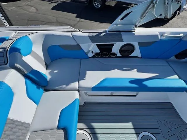 Slide: The Image of MasterCraft XT22 T 2024 - 23