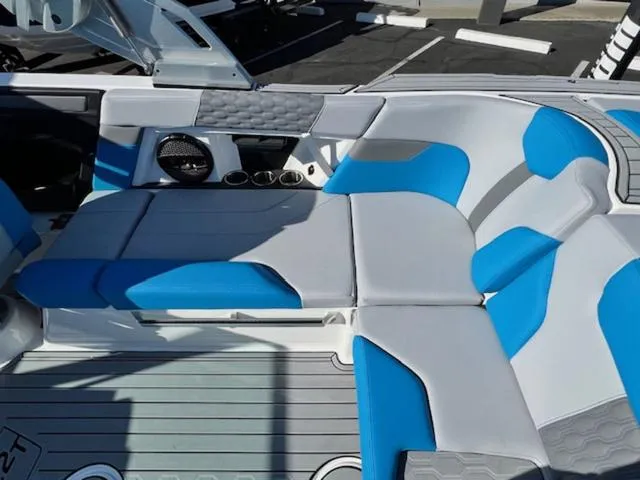 Slide: The Image of MasterCraft XT22 T 2024 - 25