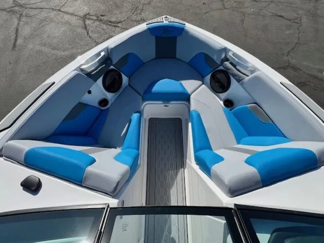 Slide: The Image of MasterCraft XT22 T 2024 - 26