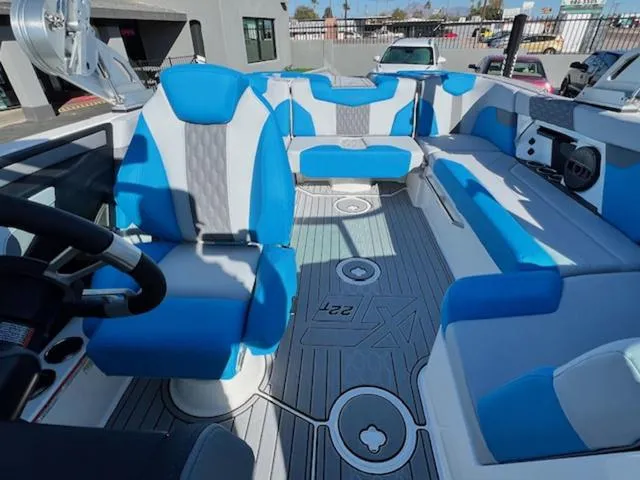 Slide: The Image of MasterCraft XT22 T 2024 - 27