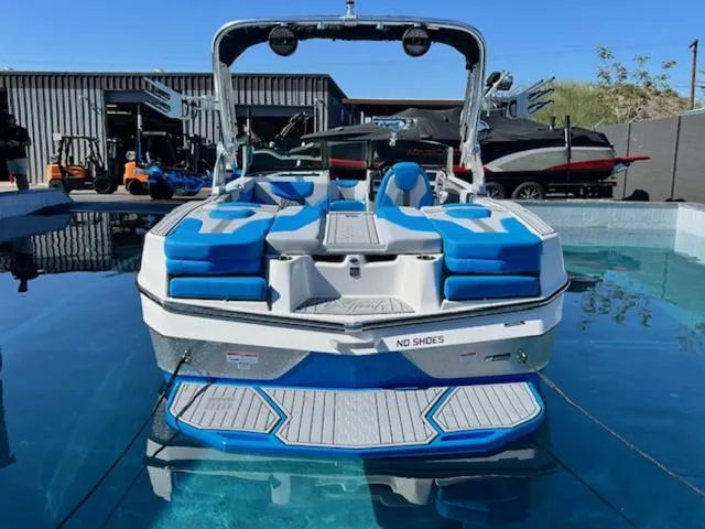 Slide: The Image of MasterCraft XT22 T 2024 - 6