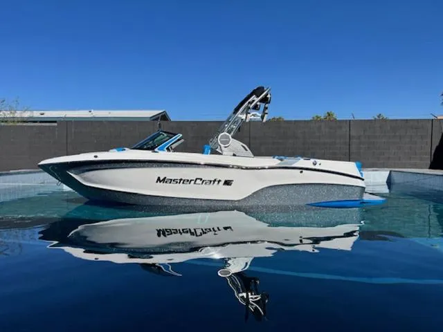 Slide: The Image of MasterCraft XT22 T 2024 - 8