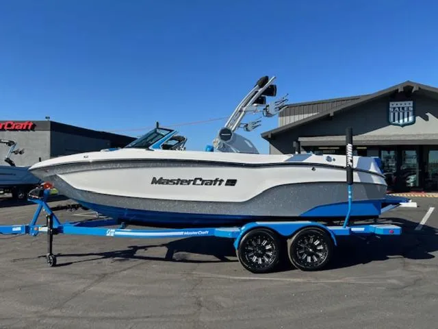 Slide: The Image of MasterCraft XT22 T 2024 - 9