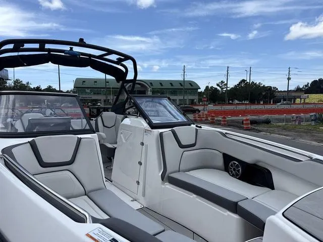 Slide: The Image of Yamaha 252XE 2024 - 13