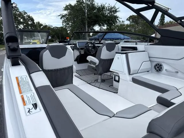 Slide: The Image of Yamaha 252XE 2024 - 16