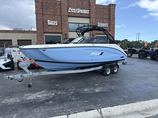 Slide: The Image of Yamaha 252XE 2024 - 3