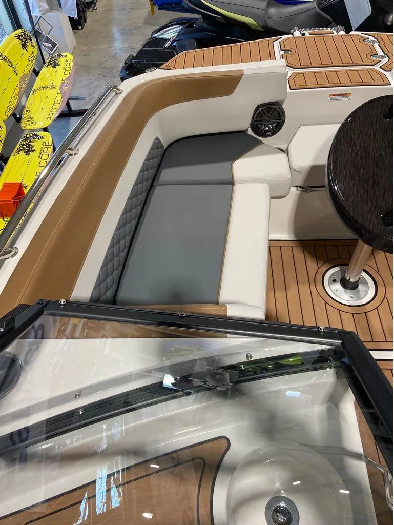 Slide: The Image of Starcraft SVX 210 2024 - 14