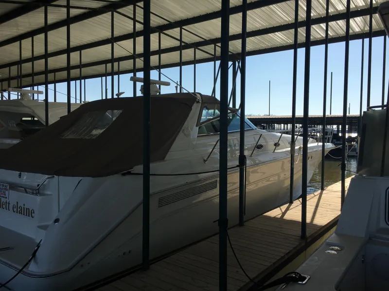 The Image of 1994 Sea Ray 500 Sundancer yacht docked in a covered marina. - 0