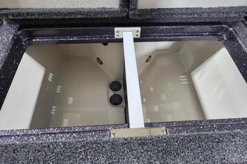 Slide: The Image of 2024 Ranger Z518 livewell compartment with dual aerators. - 12