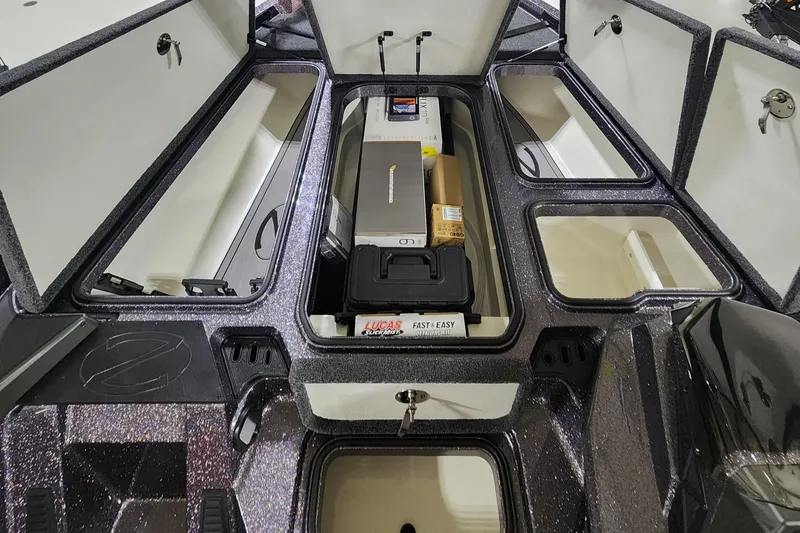 Slide: The Image of 2024 Ranger Z518 boat storage compartments and equipment. - 5