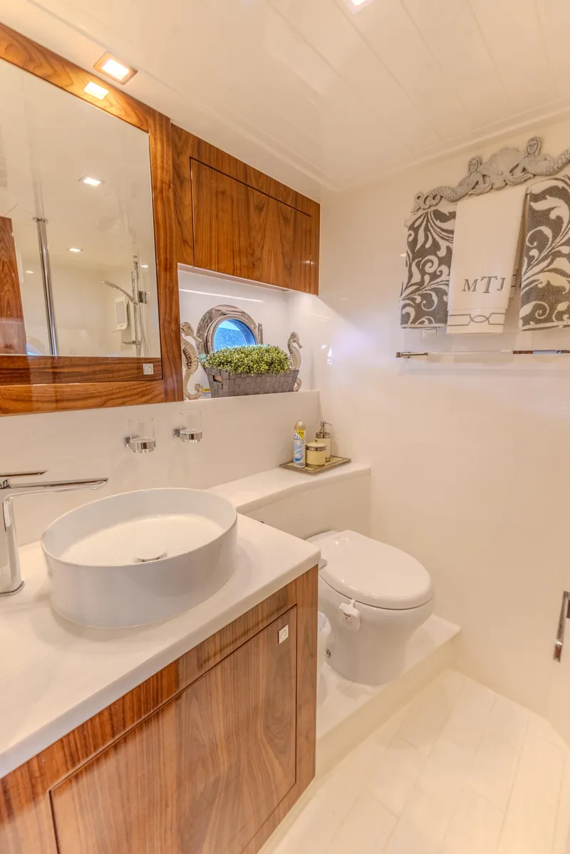 Slide: The Image of Riviera Sport Yacht 5400 Platinum Edition 2022 - 64