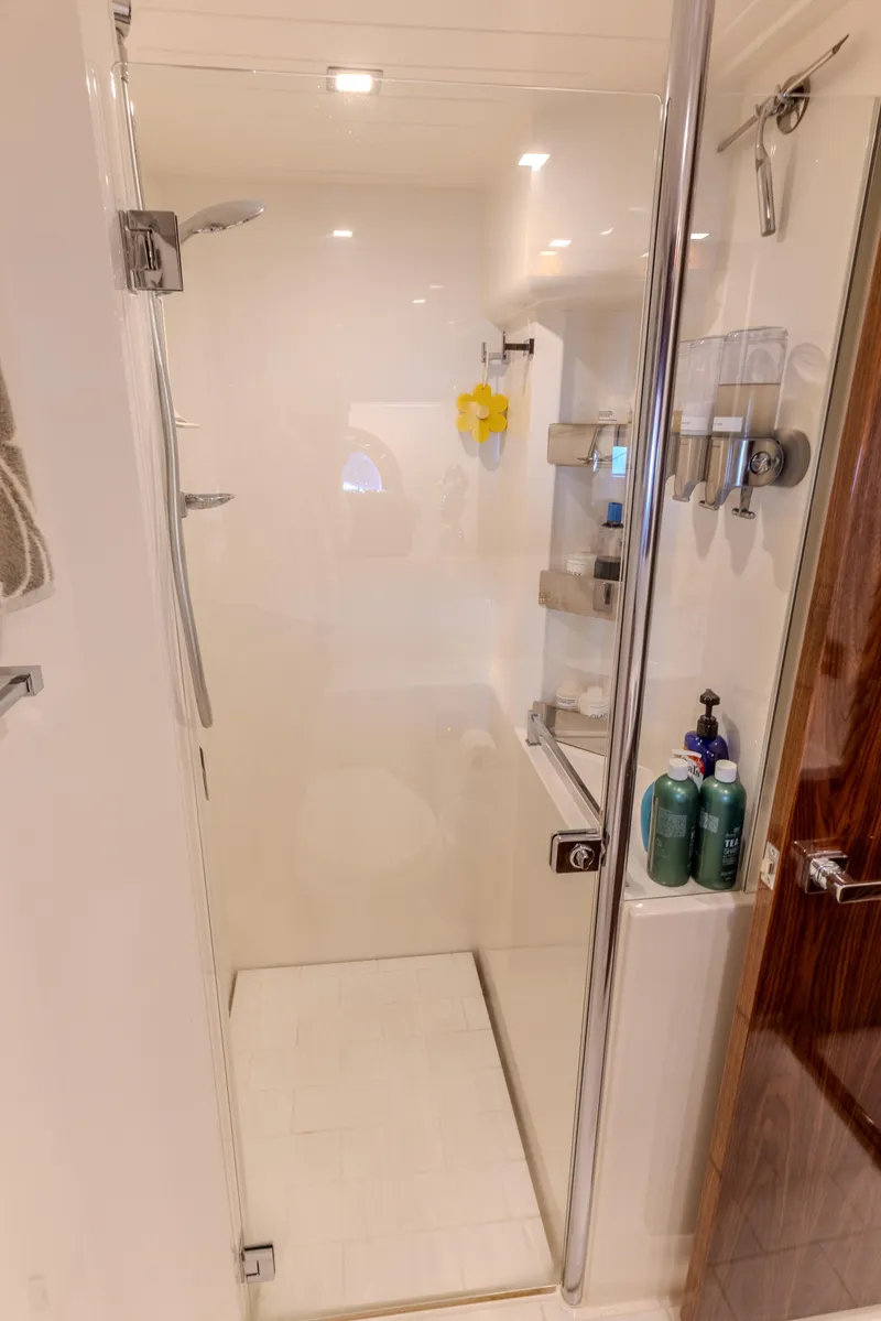 Slide: The Image of Riviera Sport Yacht 5400 Platinum Edition 2022 - 65