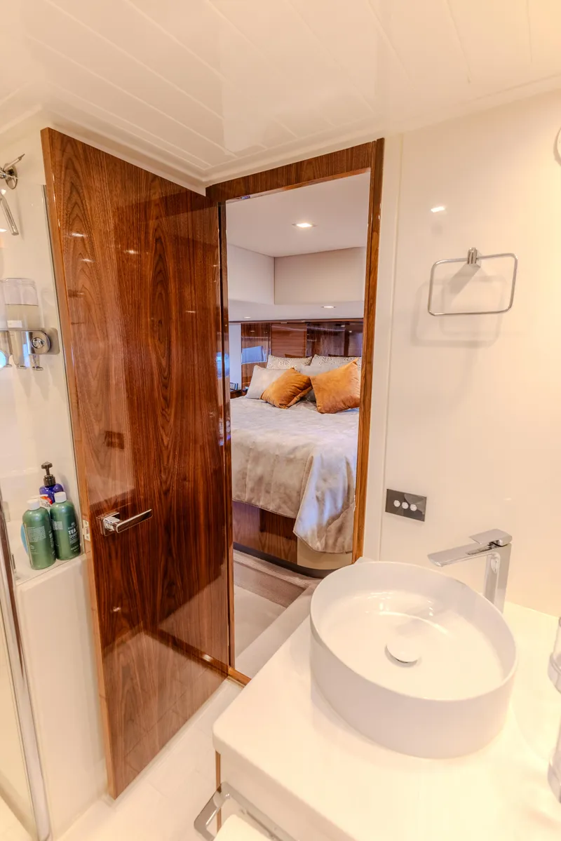 Slide: The Image of Riviera Sport Yacht 5400 Platinum Edition 2022 - 66