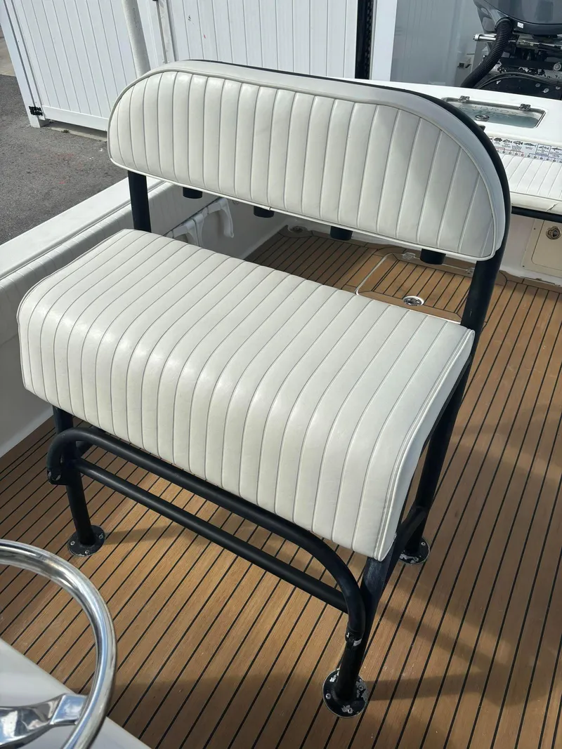 Slide: The Image of 2014 Andros Tarpon 26 boat with white cushioned bench seat. - 15