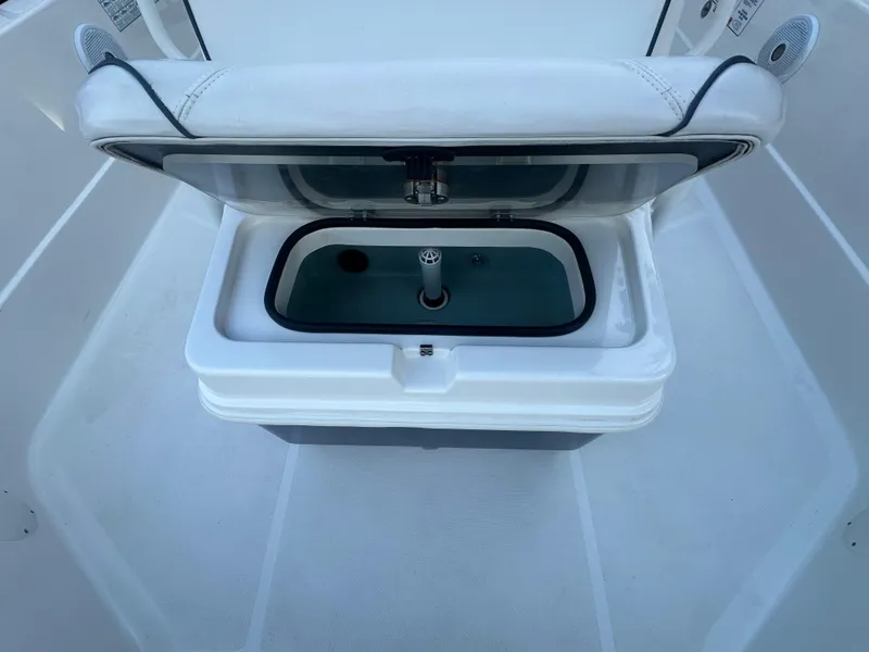 Slide: The Image of 2021 Skeeter SX 2250 livewell with open lid. - 7