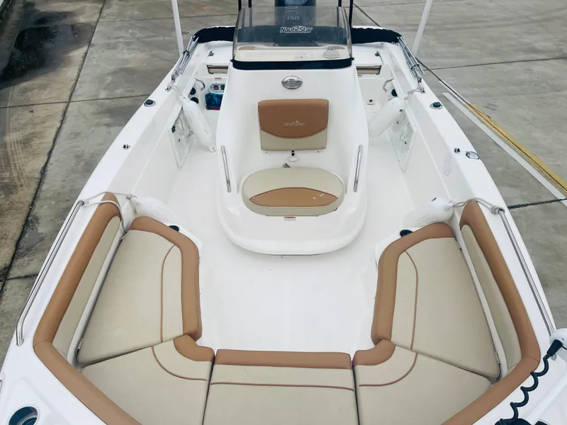 Slide: The Image of 2023 NauticStar 2110 Nautic Bay boat with tan and white seating. - 6