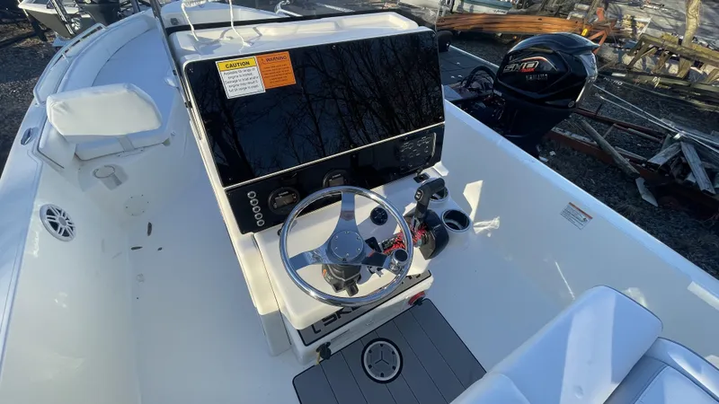 Slide: The Image of Skeeter SX2350 2024 - 14