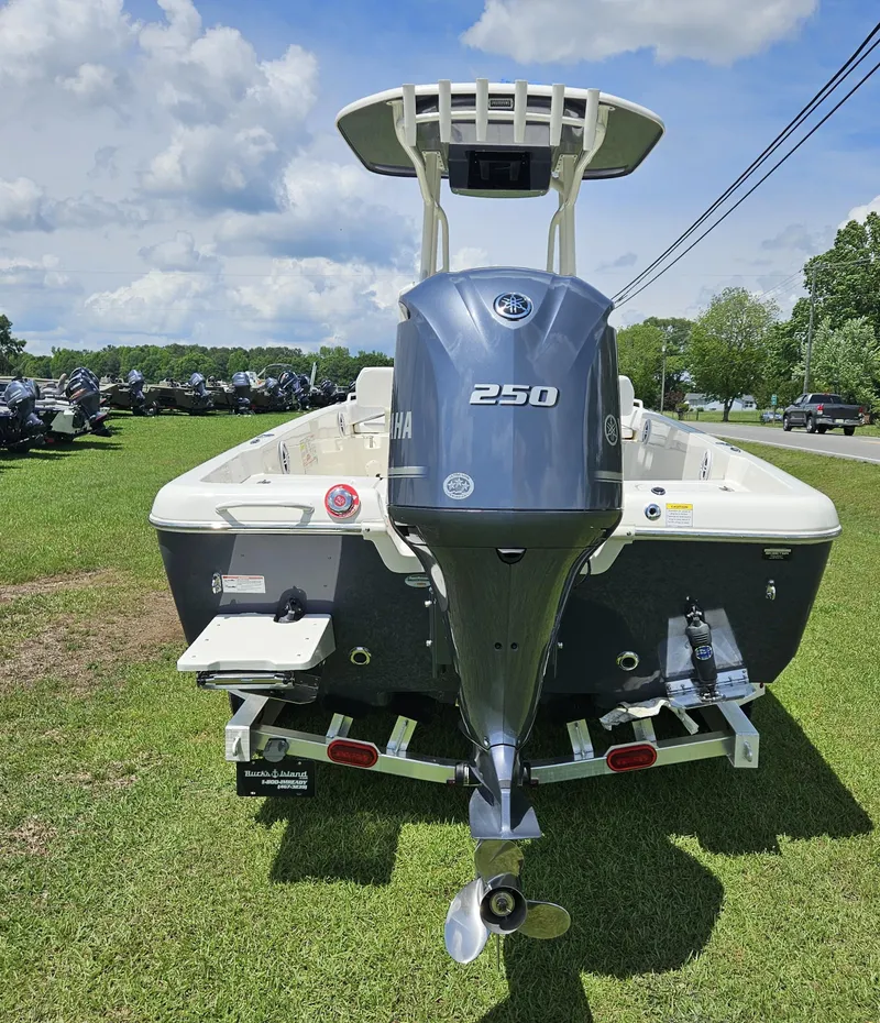 Slide: The Image of Skeeter SX2350 2024 - 16