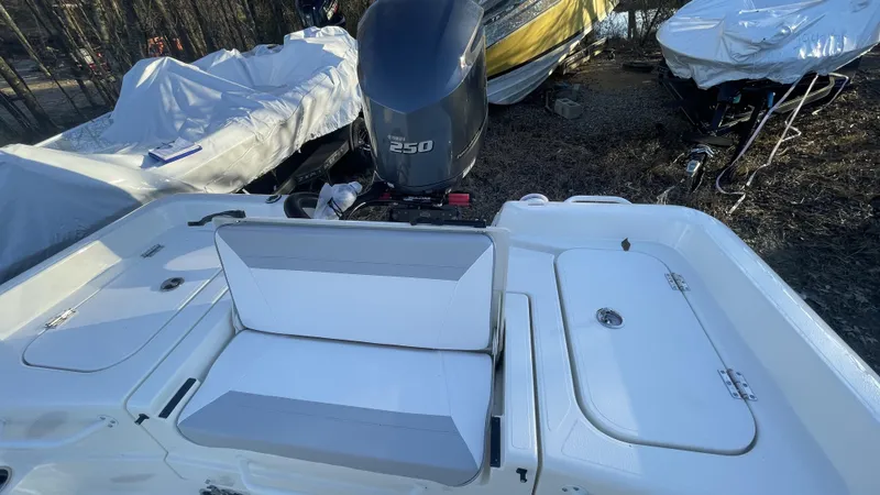 Slide: The Image of Skeeter SX2350 2024 - 4