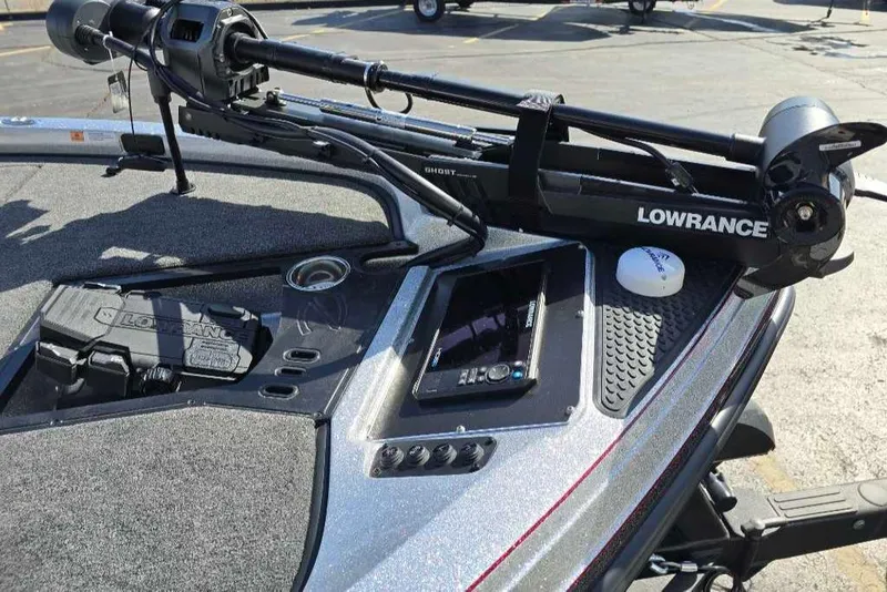 Slide: The Image of 2024 Ranger Z518 Ranger Cup Equipped boat with Lowrance electronics. - 5