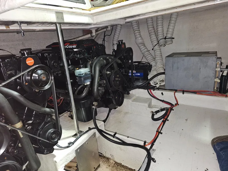 Slide: The Image of Engine room of a 1997 Cruisers Yachts 3120 Aria with Mercury engine. - 33