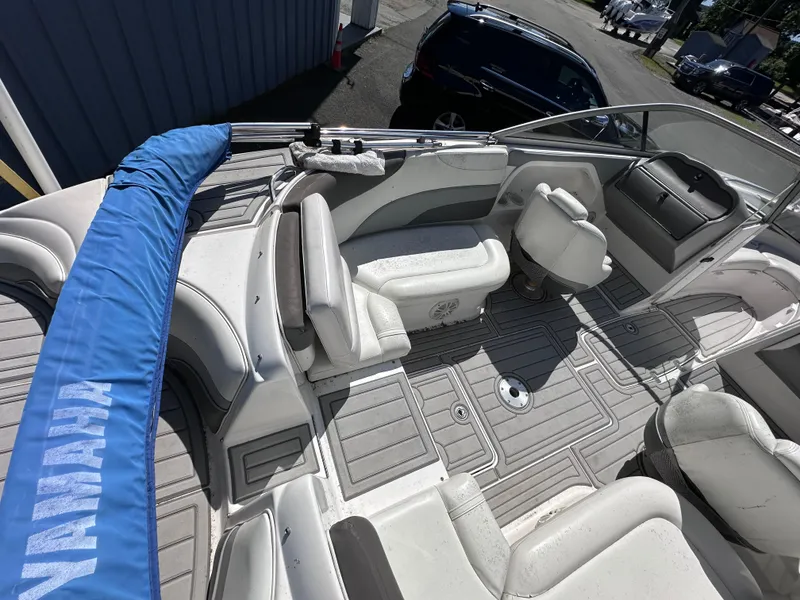 Slide: The Image of 2006 Yamaha Boats SX 230 interior with seating and deck view. - 20
