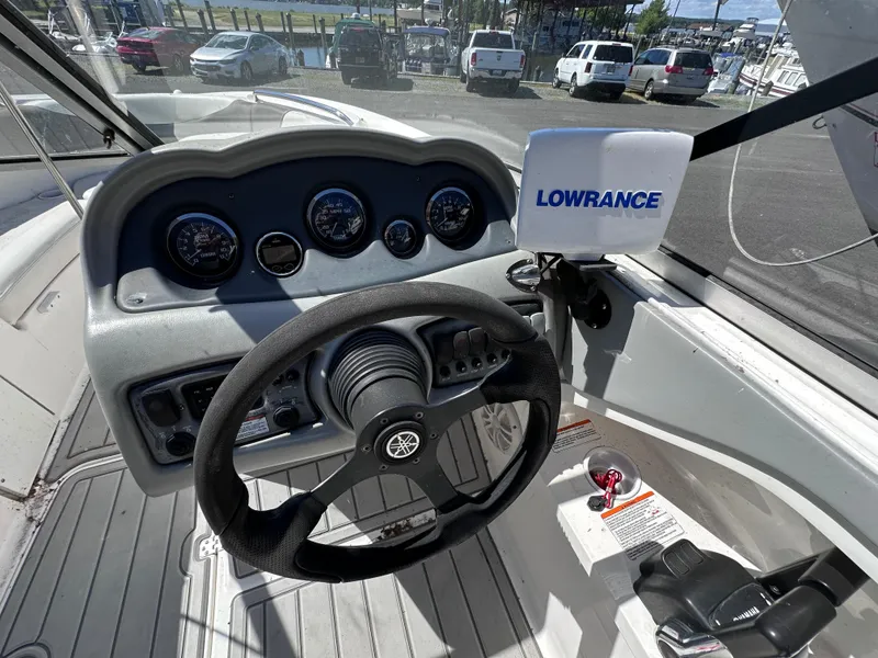 Slide: The Image of 2006 Yamaha Boats SX 230 dashboard with Lowrance navigation system. - 21