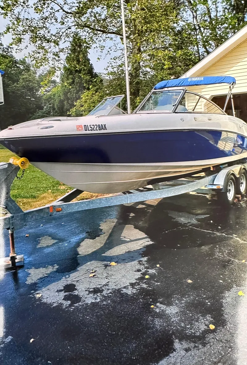 Slide: The Image of 2006 Yamaha Boats SX 230 on trailer in driveway. - 3