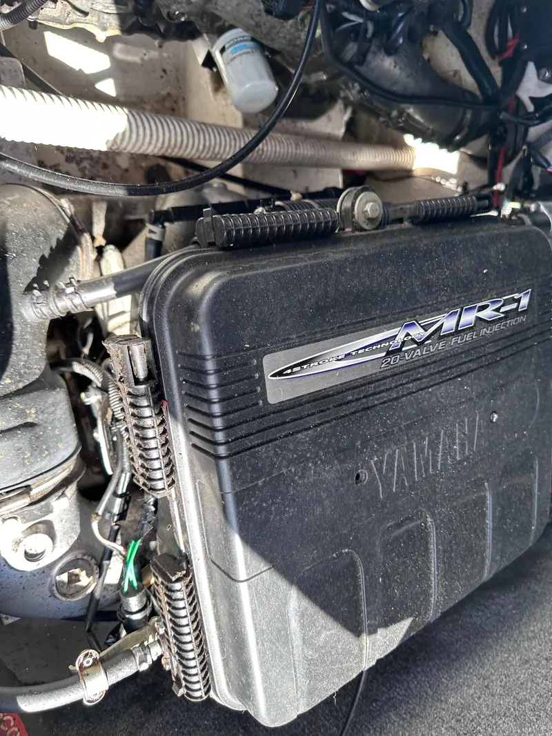 Slide: The Image of 2006 Yamaha Boats SX 230 engine compartment with MR-1 20-valve fuel injection system. - 33