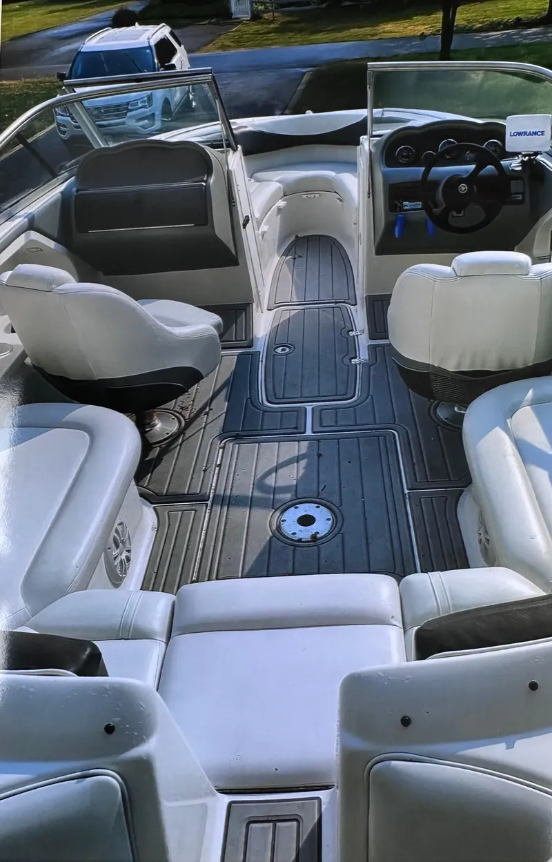 Slide: The Image of 2006 Yamaha Boats SX 230 interior with white seating and steering console. - 4