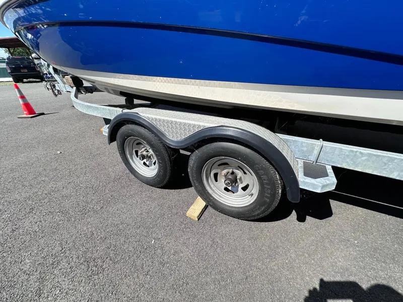 Slide: The Image of 2006 Yamaha Boats SX 230 on a trailer, close-up of wheels and hull. - 8