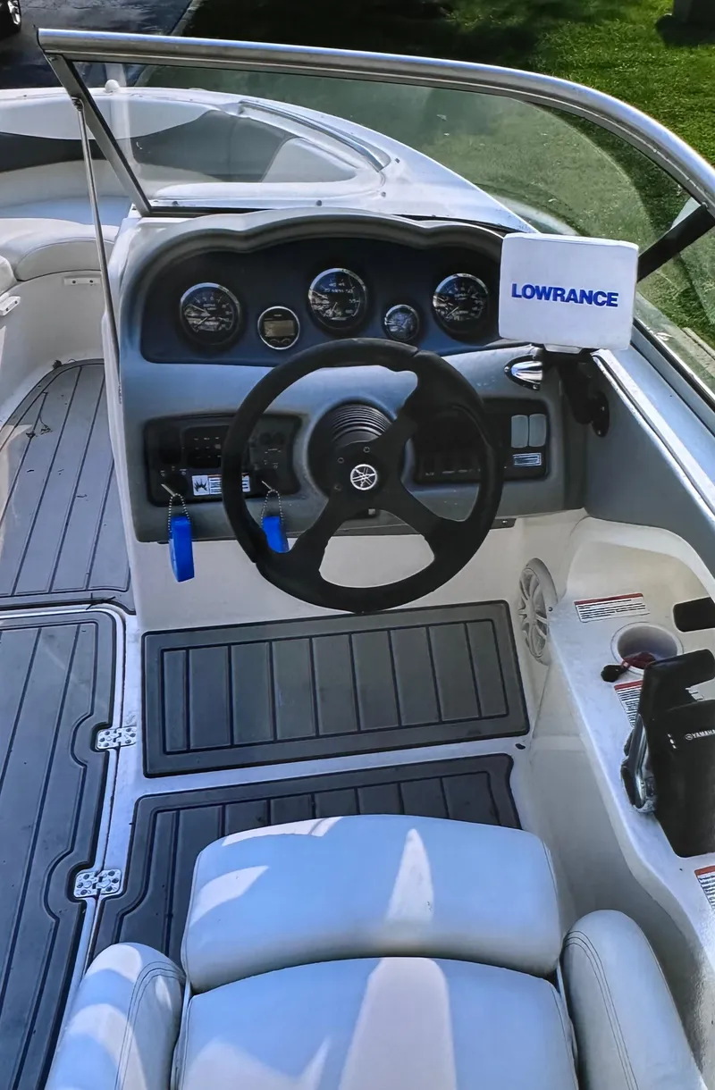 Slide: The Image of 2006 Yamaha Boats SX 230 dashboard with steering wheel and Lowrance navigation system. - 9