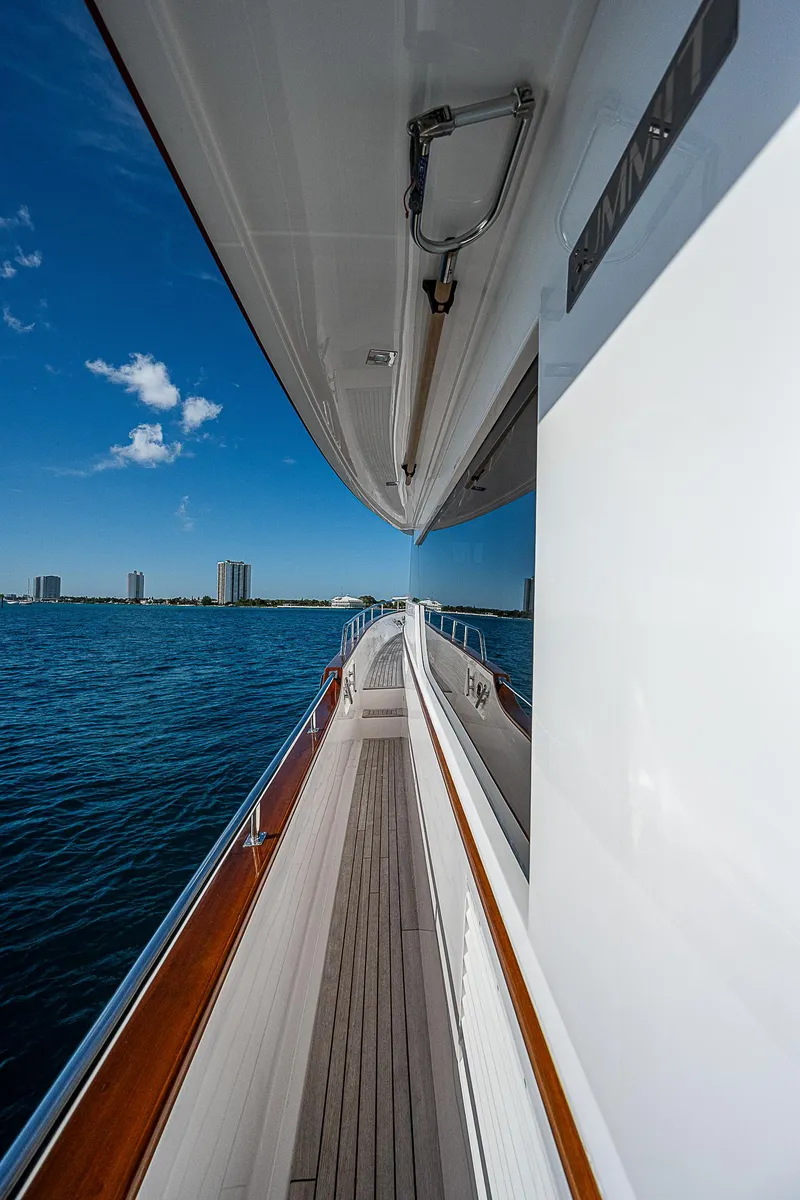 Slide: The Image of side deck - 16