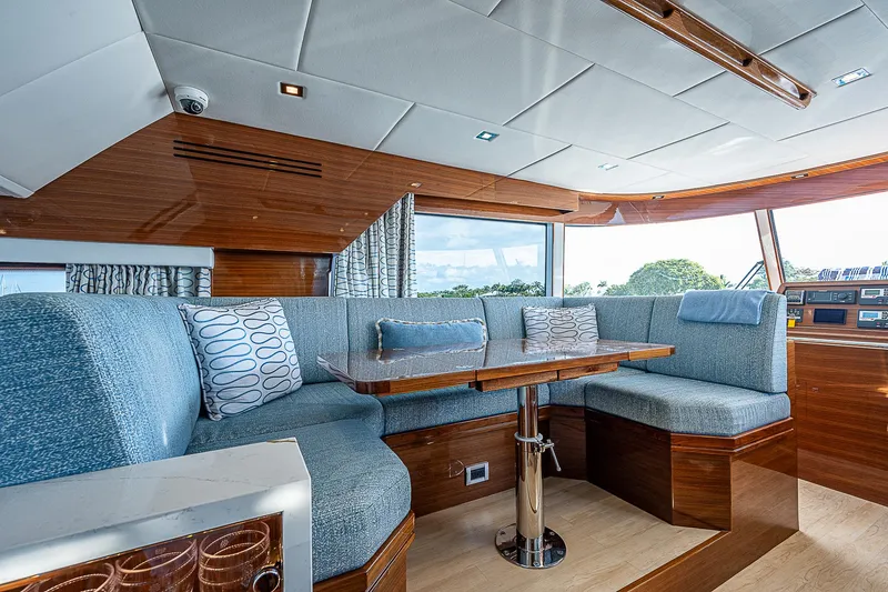 Slide: The Image of salon settee to port - 30