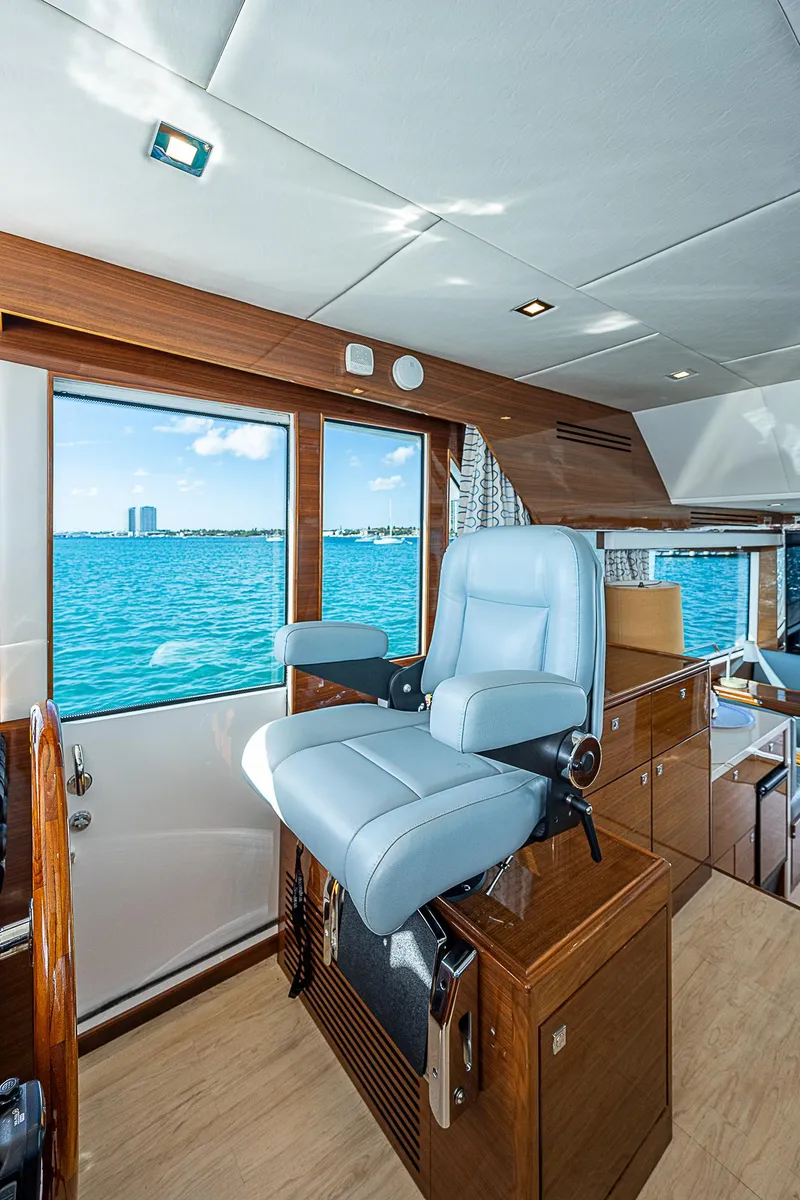 Slide: The Image of primary helm seat - 33