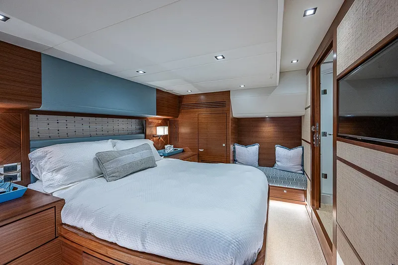 Slide: The Image of Owner's Master Cabin - 38