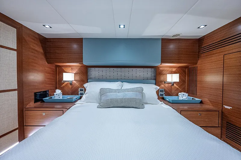 Slide: The Image of Queen Sized Bed - 40