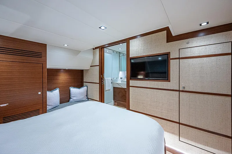 Slide: The Image of Settee, head entrance, tv - 42