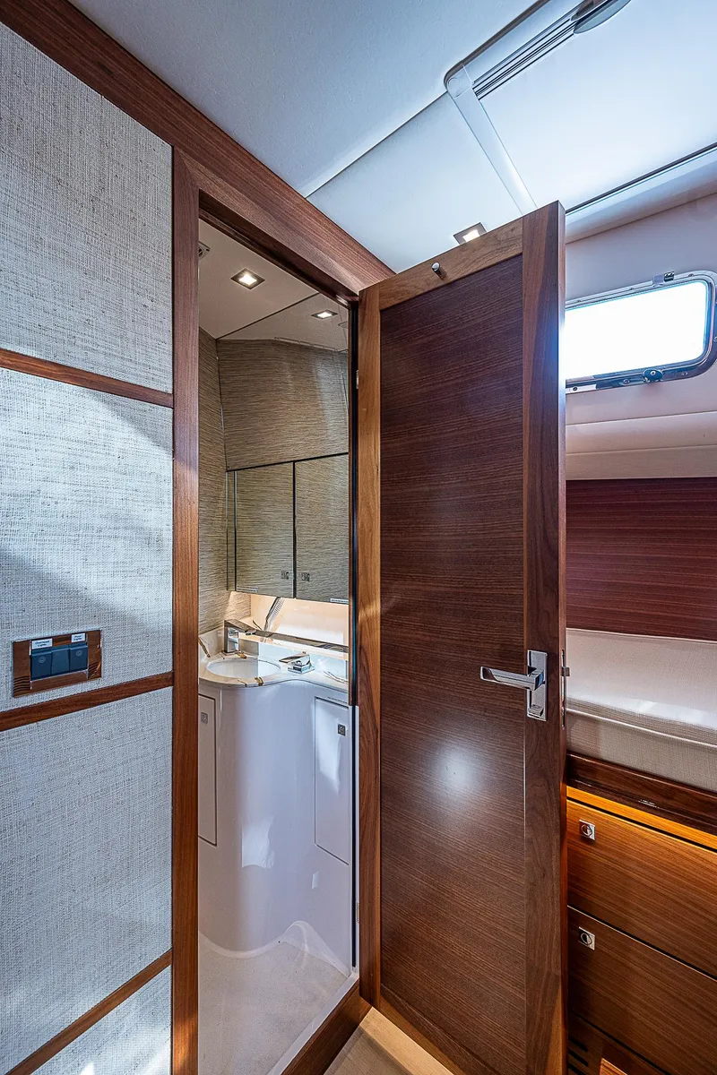 Slide: The Image of Crew Head - 61