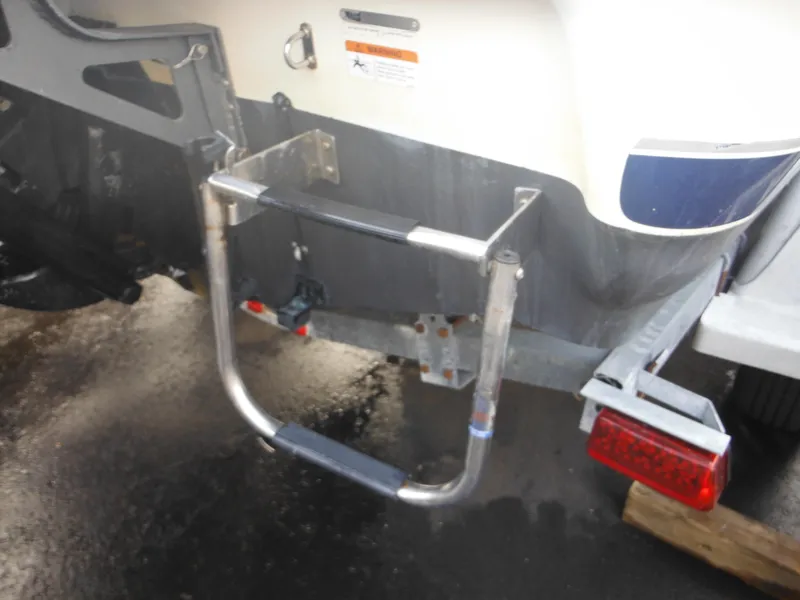 Slide: The Image of 2006 Larson SEi 180 Sport I/O boat stern with swim ladder and trailer. - 13