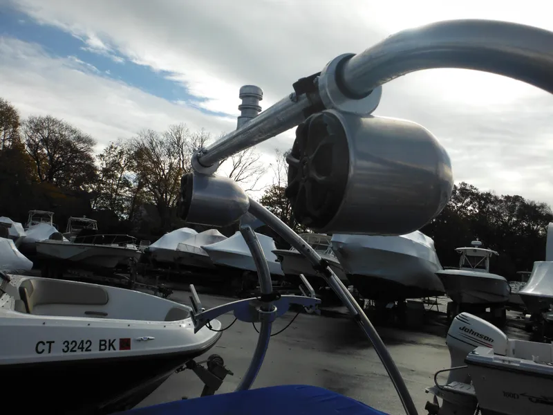 Slide: The Image of 2006 Larson SEi 180 Sport I/O boat docked with other boats in the background. - 16