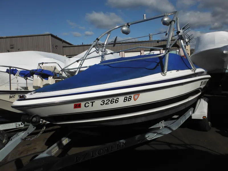 Slide: The Image of 2006 Larson SEi 180 Sport I/O boat on trailer with blue cover. - 17