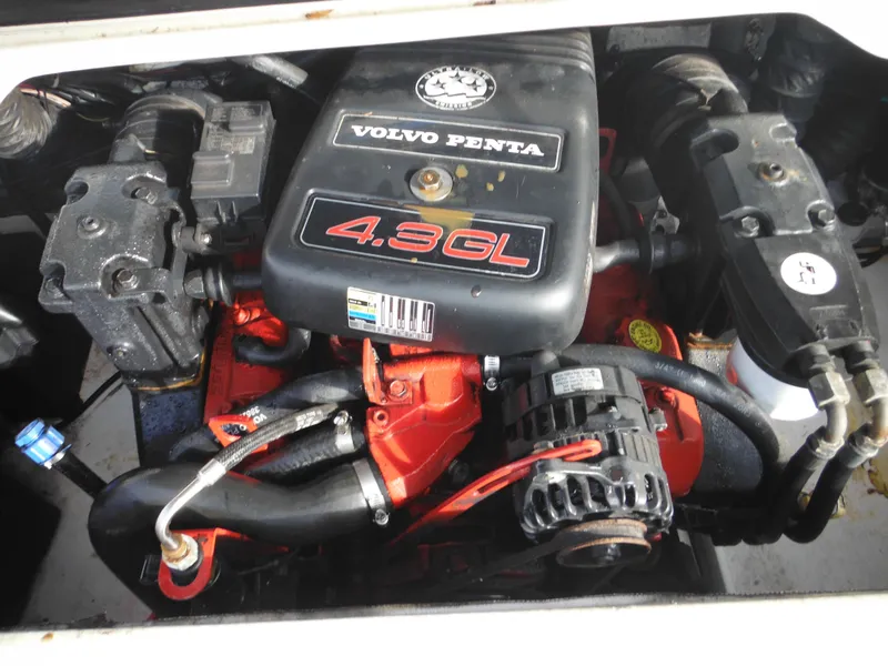 Slide: The Image of 2006 Larson SEi 180 Sport I/O boat engine, Volvo Penta 4.3GL. - 32